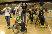 Cristina Campos recoge la Copa del Rey.